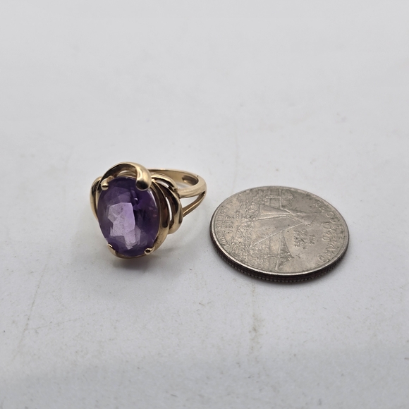7.5 14k Gold and Purple Amethist Ring - Picture 6 of 8